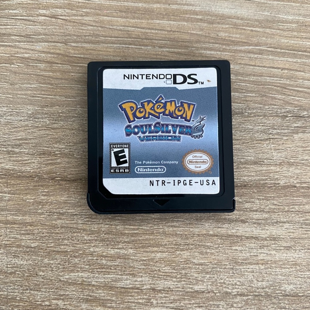 Nintendo DS Pokémon SoulSilver Version - Silver and Black